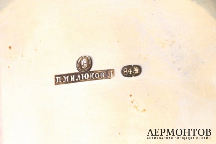 Чайница в русском стиле. П. Милюков. Серебро 84 пробы. Россия, 1893 год.