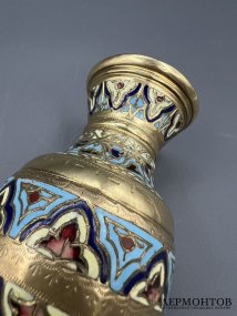 Вазочка для цветов с эмалью шамплеве. Бронза, золочение, Франция, конец 19 века