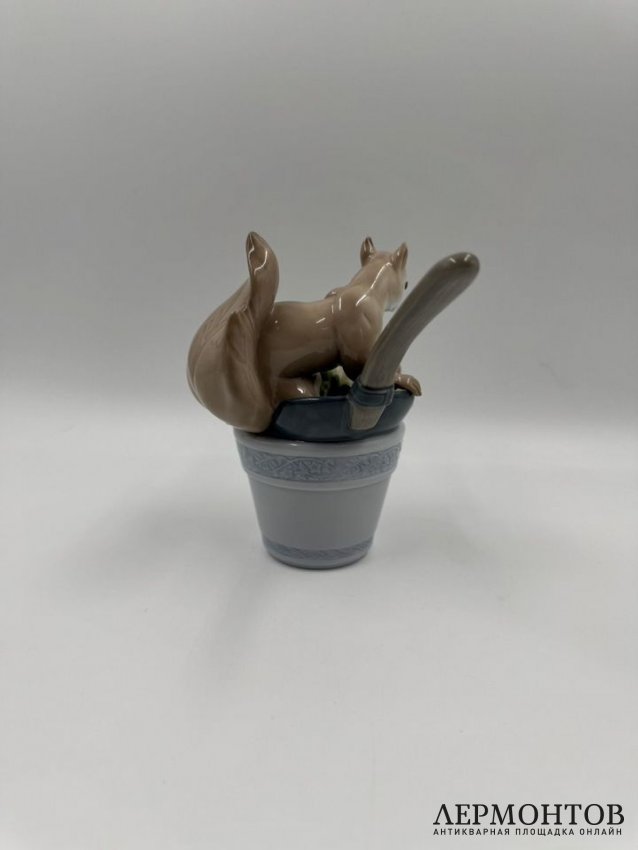 Статуэтка «Белочка с улиткой и цветами». Фарфор, роспись, Lladro, Испания