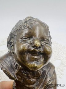 Скульптура «Смеющийся малыш». Бронза, автор модели J. Clara, Испания, начало 20 века