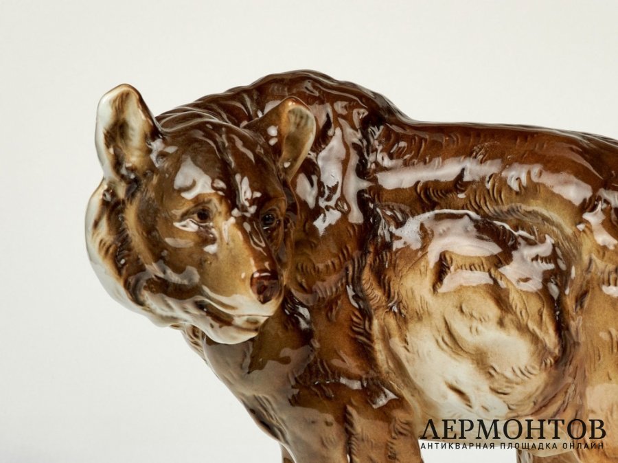 Статуэтка «Медведь». Фарфор, Royal Dux, Чехословакия, 1950–1960 годы