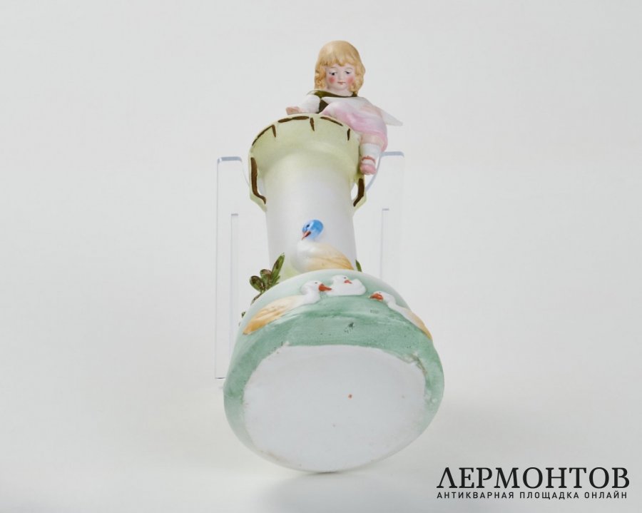 Ваза «Девочка с корабликом и утками». Бисквит, Conta & Boehme, Германия, рубеж XIX–XX веков