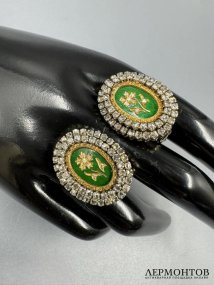 Серьги-клипсы с бриллиантами. Золото 750 пробы, гильоширная эмаль
