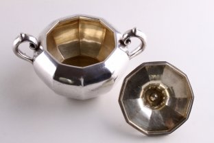 Сахарница в классическом стиле. Сазиков. Серебро 84 пробы. Россия, 1856 год.