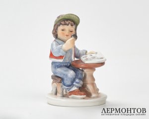 Статуэтка «Юный нумизмат». Фарфор, Goebel, Германия, 1979–1990 годы