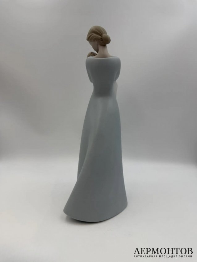 Статуэтка «Настоящая любовь» (A Mother's Embrace). Фарфор, Lladro, скульптор Marco Antonio Noguerón, Испания