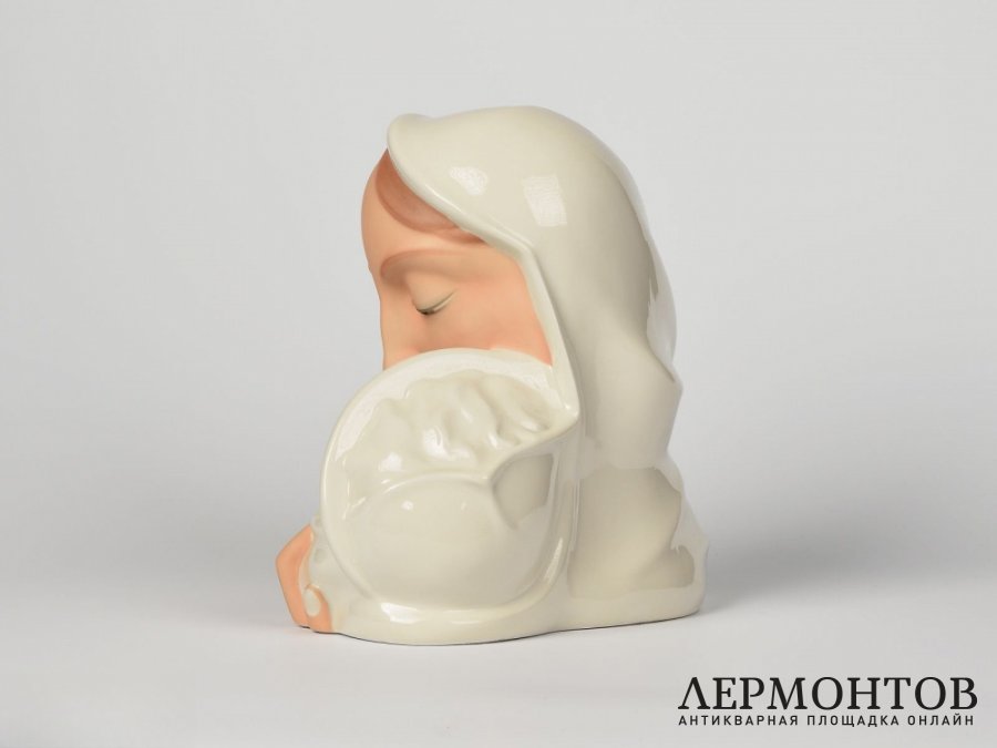 Статуэтка «Мадонна с младенцем», бюст. Фарфор, Pirkenhammer, Чехословакия, 1932 год
