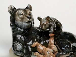 Статуэтка «Медведица с медвежатами». Фарфор, Rosenthal, Германия