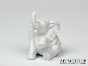 Статуэтка «Слоненок с поднятой ногой». Фарфор, Rosenthal, Германия, XX век