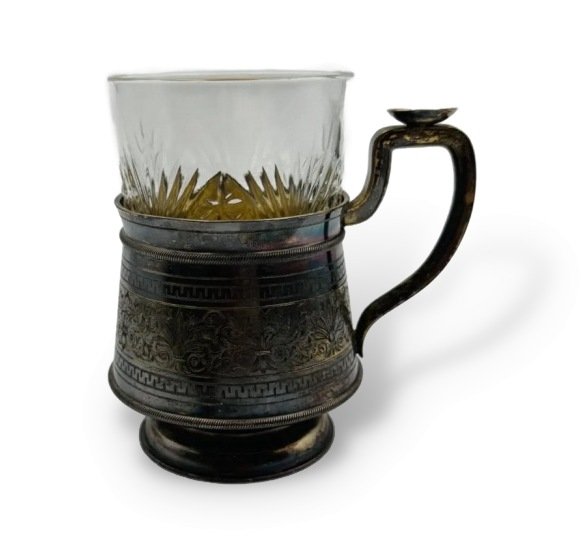 Подстаканник с растительным фризом. Серебро 84 пробы, Россия, 1886 год