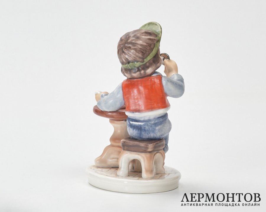 Статуэтка «Юный нумизмат». Фарфор, Goebel, Германия, 1979–1990 годы