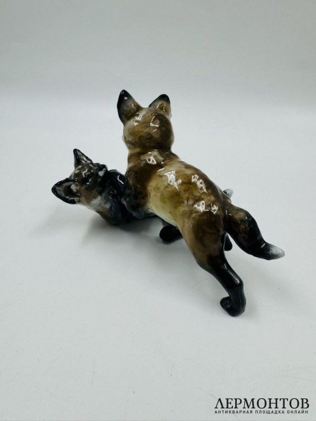 Статуэтка «Играющие лисята». Фарфор, роспись, Rosenthal, Германия, 1-я половина 20 века