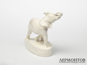Статуэтка «Бегущий слон». Bechyne, Чехословакия, 1922–1942 годы