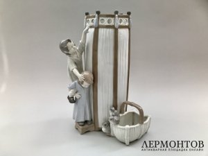Статуэтка-ваза «Дети». Фарфор, Amphora, Австрия, 1900–1910 годы