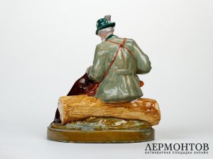 Статуэтка «Охотник с собакой на привале». Керамика, RAKO, Чехословакия, 1940–1950 год