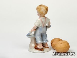 Статуэтка «Кузнец». Фарфор, Германия, середина XX века