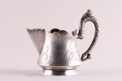Сливочник в стиле модерн. Серебро 84 пробы. Россия, до 1917 года.