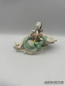Ваза для сладостей с фигурой девушки. Фарфор, роспись, лепка, Meissen, Германия, конец 19 — начало 20 века