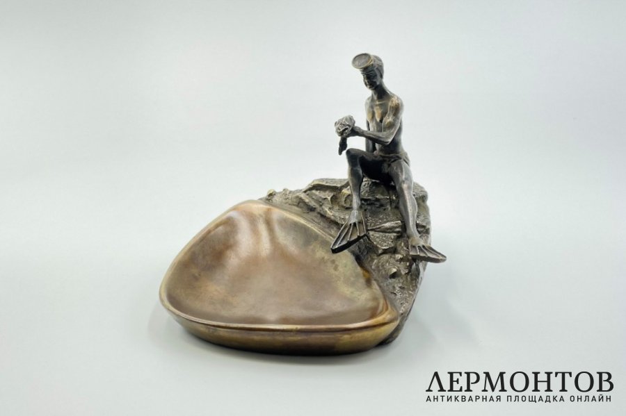 Лоток Аквалангист с рыбой. СССР, 1960 - 1970-е гг. Бронза.