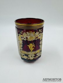 Стакан с амуром и собакой. Рубиновое стекло, роспись золотом, Германия, конец 19 — начало 20 века