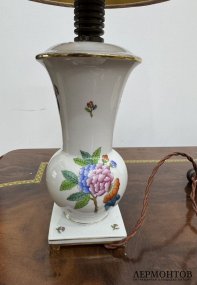 Настольная лампа из коллекции «Queen Victoria». Фарфор, роспись, Herend, Венгрия, 1930-е годы