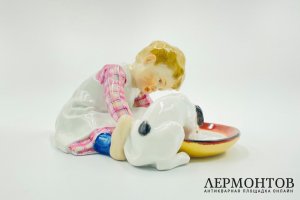 Статуэтка Ребенок с щенком. Германия, Meissen, K. Hentschel, 1905 - до 1924 г. Фарфор