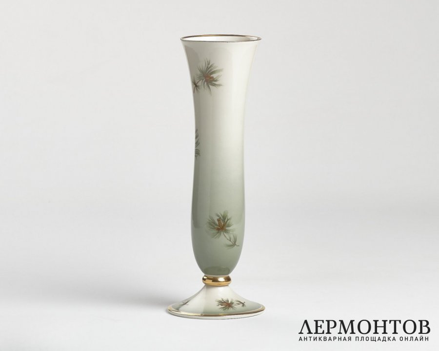 Ваза «Сосновая ветка». Фарфор, Rosenthal, Германия, 1940 год