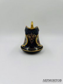 Сливочник с галантными сценами. Фарфор, кобальт, живопись, золочение, предположительно Западная Европа или Россия, 19 век
