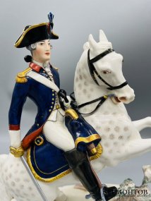 Статуэтка «Капитан бернской артиллерии 1798 года». Фарфор, роспись, Nymphenburg, Германия, начало 20 века