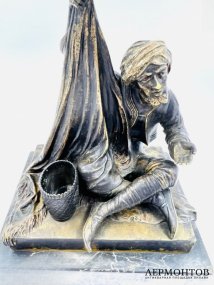 Скульптура «Торговец коврами». Бронза, мрамор, скульптор К. Т. Эйхлер, Австрия, начало 20 века