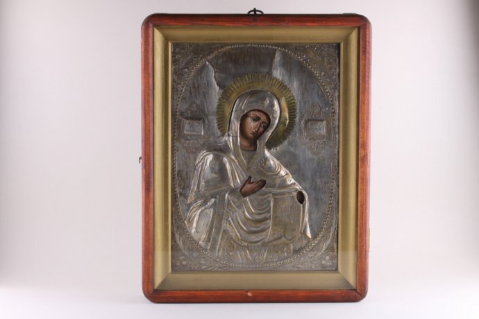 Икона Богородицы "Боголюбская" в киоте. Россия, до 1917 г.