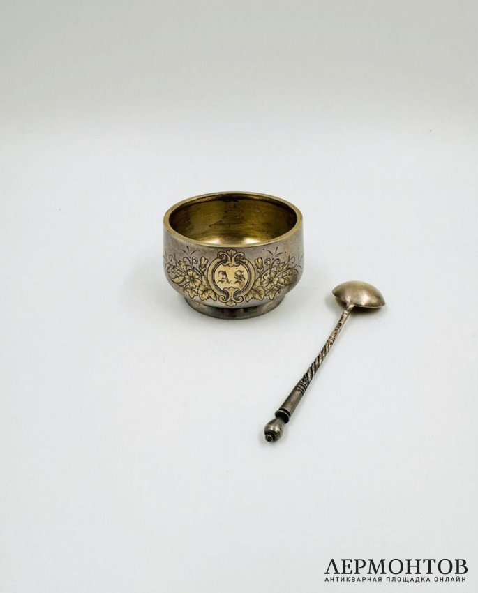 Солонка с ложечкой. Серебро 84 пробы, золочение, Г. Сбитнев, Россия, 1895 год