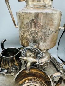 Чайный набор на подносе: бульотка, чайник, кофейник, сахарница, молочник. Металл, Reed & Barton, США, конец 19 века
