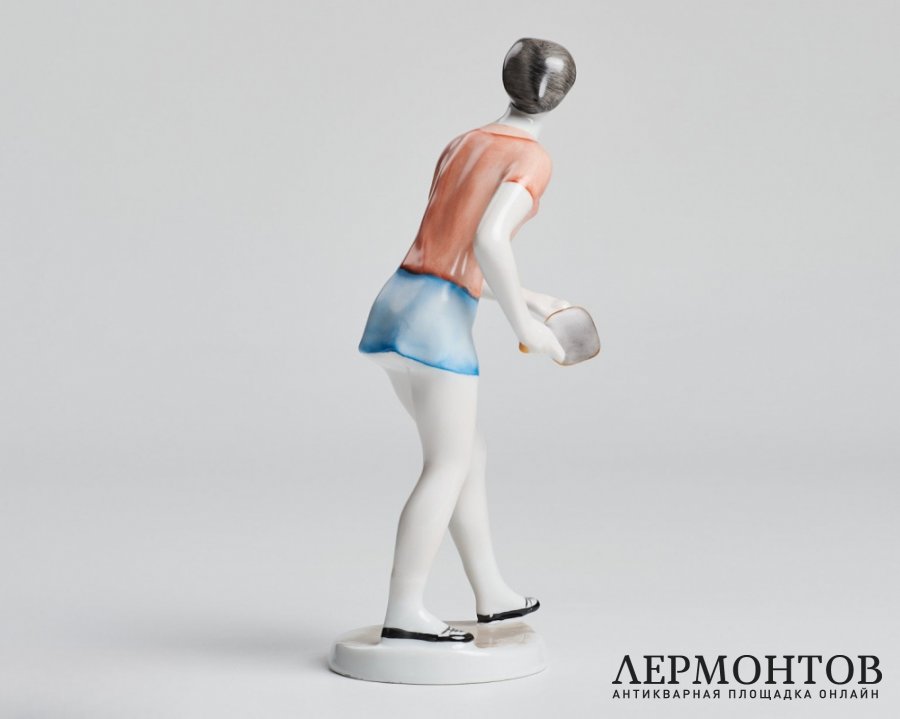 Статуэтка «Игрок в пинг-понг». Фарфор, Hollóháza, Венгрия, 1960–1970-е годы