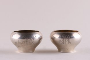 Комплект солонок в форме чугунка. Серебро 84 пробы. Россия, Москва, 1908-1917 гг.