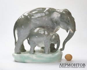 Статуэтка «Слониха и слоненок». Фарфор, Amphora, Чехословакия