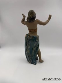 Статуэтка «Ритм Востока II». Фарфор грес, Lladro, скульптор Alfredo Llorens, Испания, 2005–2008 годы