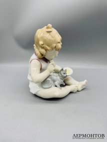 Статуэтка «Девочка с кошкой». Фарфор, роспись, Grafenthal, Германия, 1985–1990 годы