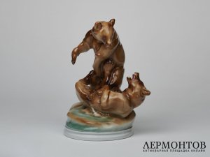 Статуэтка «Медведи борются». Фарфор, Zsolnay, Венгрия, середина XX века