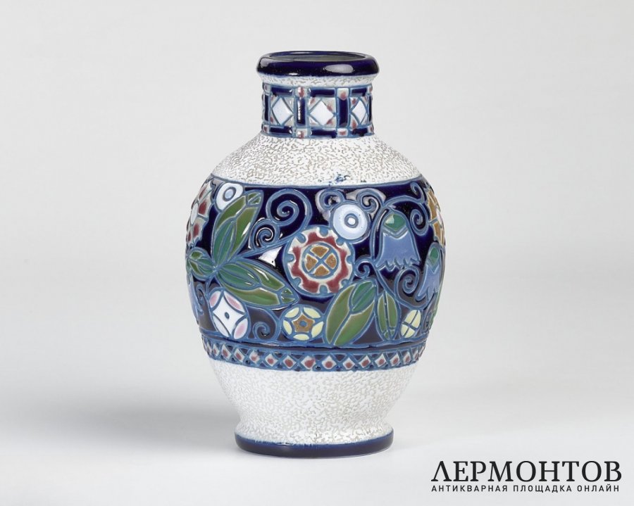 Ваза «Колокольчики». Фаянс, Amphora, Чехословакия, 1920-е годы
