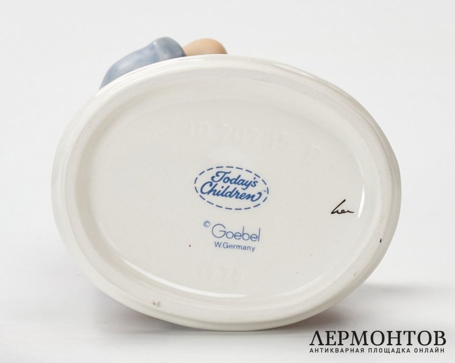 Статуэтка «Юный нумизмат». Фарфор, Goebel, Германия, 1979–1990 годы