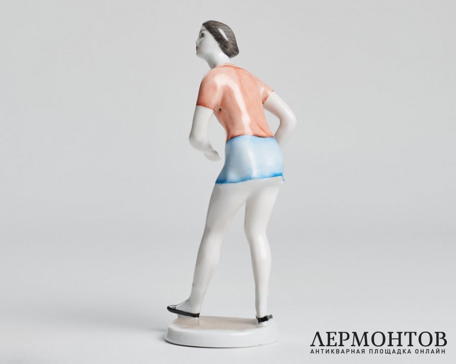 Статуэтка «Игрок в пинг-понг». Фарфор, Hollóháza, Венгрия, 1960–1970-е годы