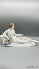 Скульптура «Обнажённая девушка с корзиной фруктов». Фарфор, роспись, Rosenthal, скульптор Hugo Meisel, Германия, 1930–1940 годы