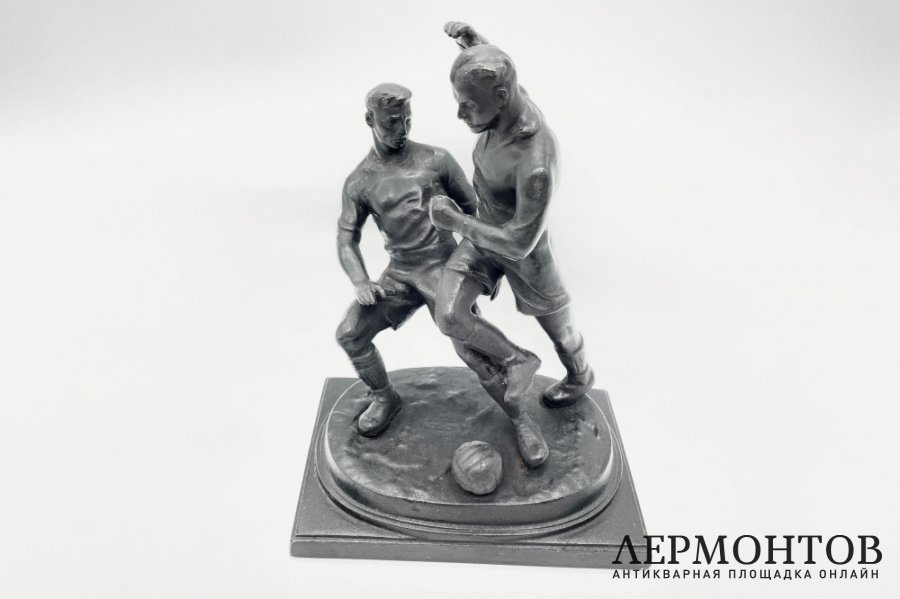 Скульптурная композиция Футболисты. СССР, Касли, А. В. Чиркин, 1960 год. Чугун.