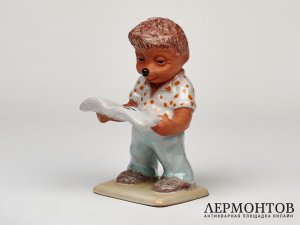 Статуэтка «Еж с газетой». Керамика, Венгрия, 1950 год