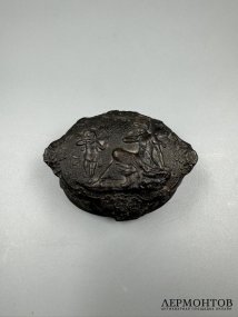 Шкатулка с мифологической сценой. Чугун, Каслинский завод, предположительно Россия, начало 20 века