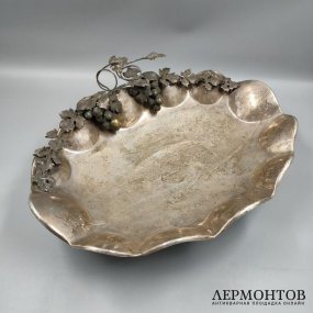 Ваза для фруктов с виноградной лозой. Серебро, чеканка, Западная Европа, 1-я половина 20 века