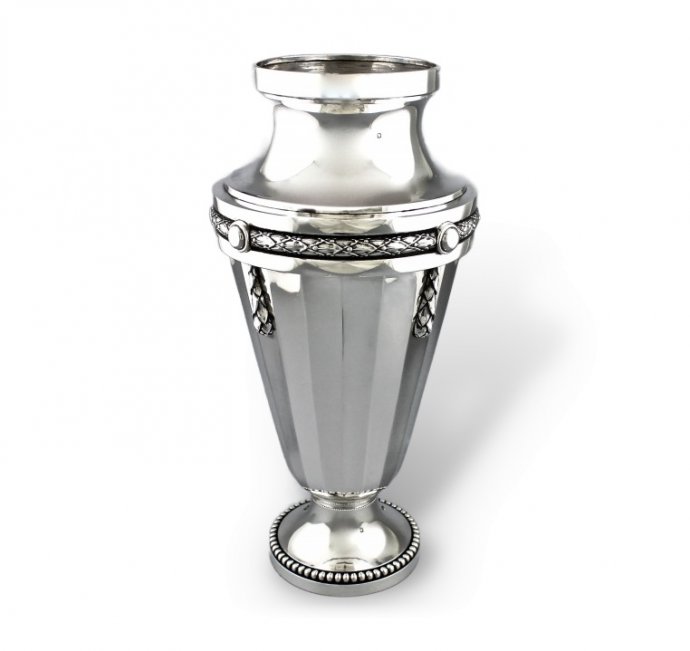 Серебряная ваза для цветов. Tetard. Серебро 950 пробы. Франция, XX в.
