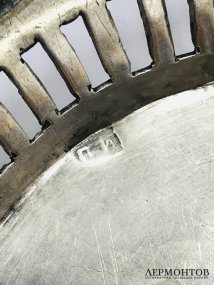 Овальный поднос с прорезным фризом. Серебро 84 пробы, мастер ПИ, Россия, 2-я половина 18 века