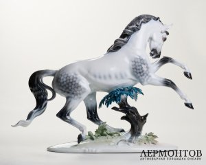 Статуэтка «Скачущий конь». Фарфор, Rosenthal, Германия, 1980 год